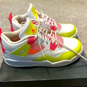 Nike 4s Retro Air Jordan size 3 Youth White/Pink/Green